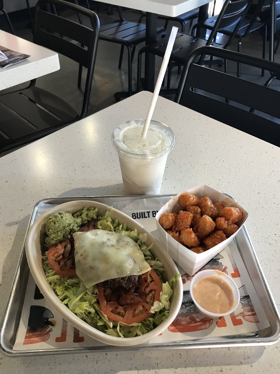 CityGirlCece's tweet image. Don’t forget to order your SHAKE at @BuiltBurgers 🍔. Choose from strawberry, vanilla, chocolate &amp;amp; a seasonal flavor -  cookie butter. I couldn’t decide between two flavors, so I customized my order with 1/2 cookie butter and 1/2 of chocolate &amp;amp; topped with whipped cream.  🎉🤤🎉