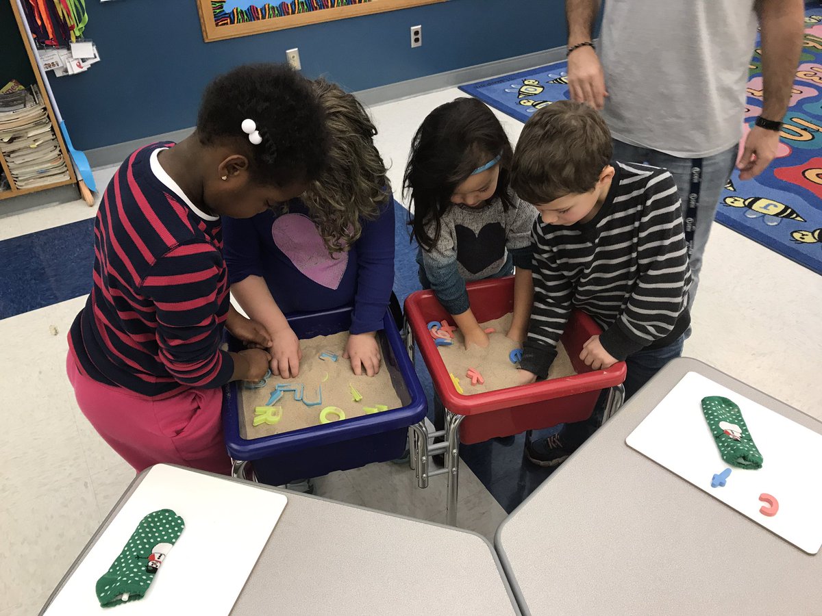 syracuselatin's tweet photo. Collaboration in @MsMcIntyreSL Kindergarten today. Working together to find letters that make real and nonsense words! #SCSDSuccess @SyracuseSchools https://t.co/eb9jEvJ9QA