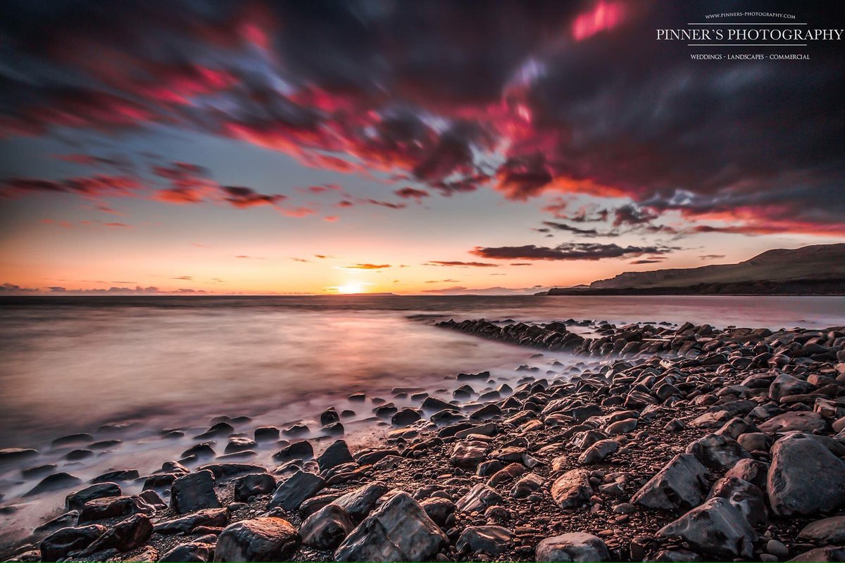 Matt_Pinner's tweet photo. Kimmeridge Bay, #Dorset, One of our Jurassic coast's hidden gems make sure you watch #BluePlanet2 this Sunday at 8pm GMT on @BBCOne and @BBCEarth channels 🌍 https://t.co/SJlTbp8IoC