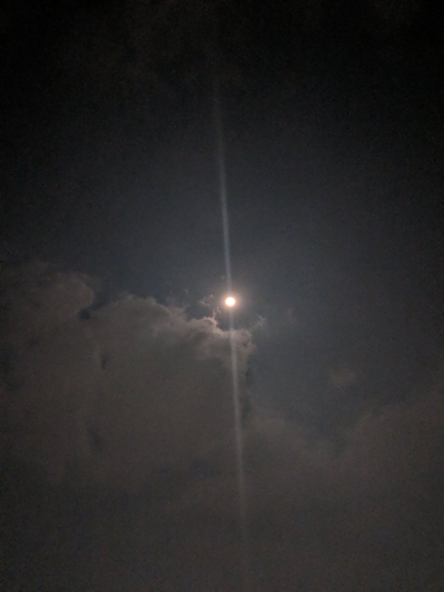 rohitz08's tweet photo. Here's the moon for you. #TeamPixel https://t.co/AUySG8zcSX