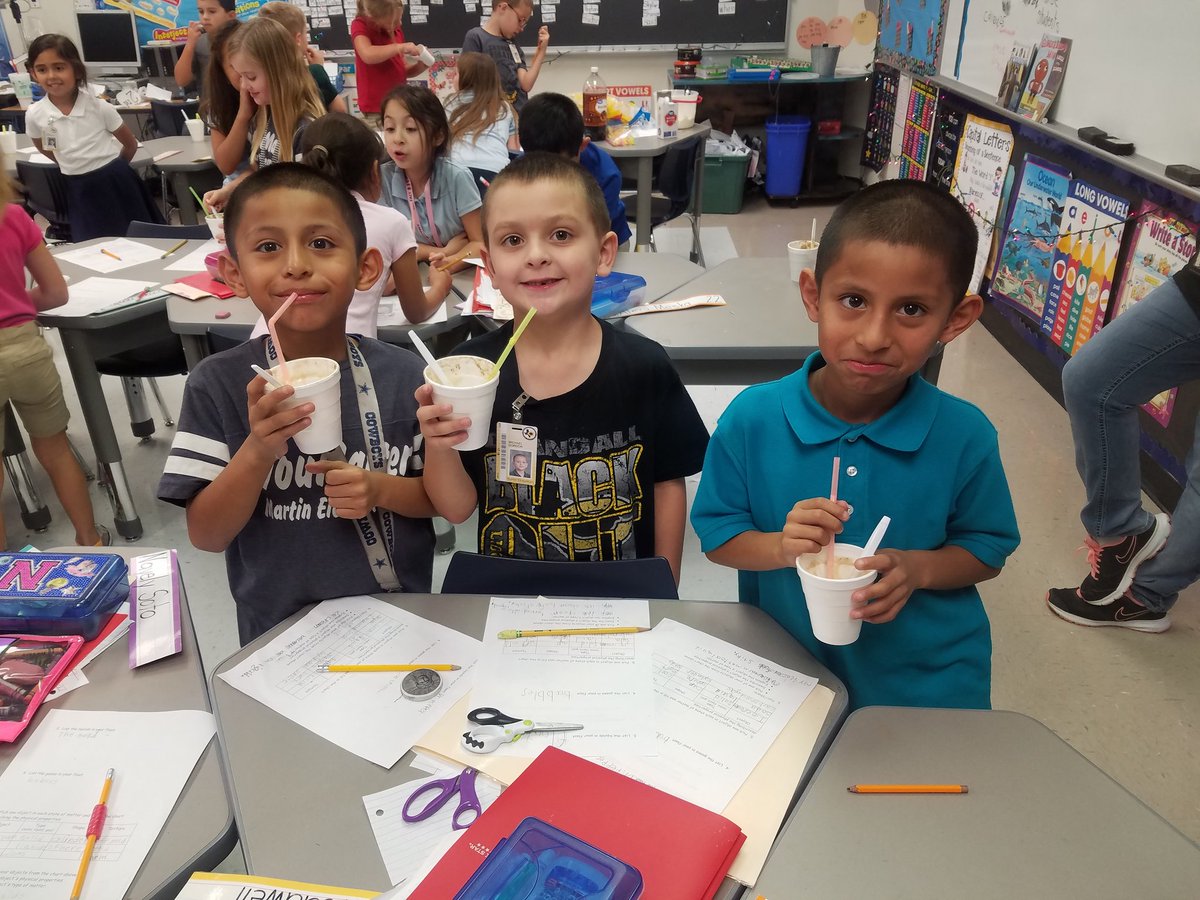 mrsmooreCISD's tweet image. Experiencing the 3 states of matter with root beer floats! 
#solidliquidgas #happyfriday
@OfficialCISD @CISDMartin @msproctor2nd