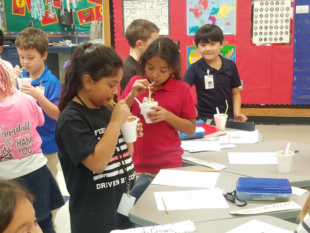 mrsmooreCISD's tweet image. Experiencing the 3 states of matter with root beer floats! 
#solidliquidgas #happyfriday
@OfficialCISD @CISDMartin @msproctor2nd