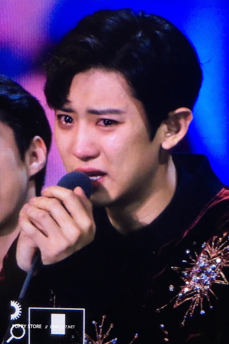klang_exe's tweet photo. Can you see this? This man is feeling that they didn’t uphold their promise of beating #EXO2016. Can you all f*cking believe that?
This man has never had this face etched with so much hurt and frustration. He always smile for us, and now this! I can’t f*cking breath! 😡 https://t.co/BCFKmAtZwS