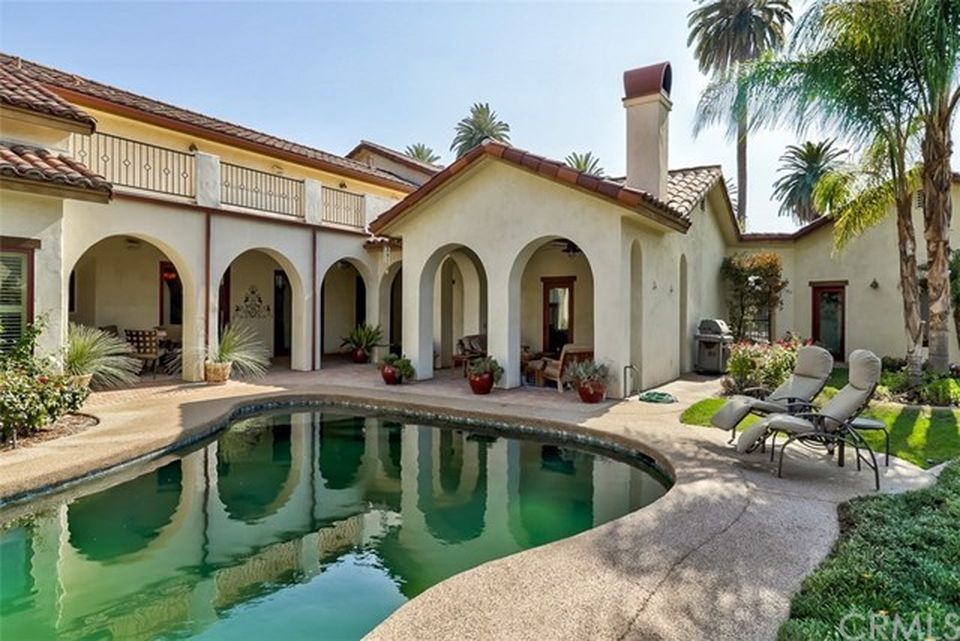 Perrie Mundy (PerrieMundy) Twitter