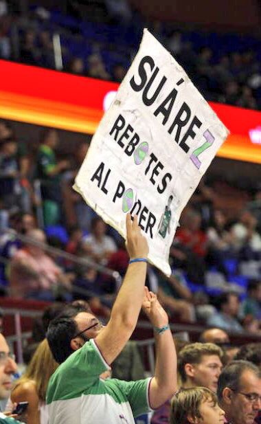 JuanMa_RC_'s tweet photo. @unicajaCB @CarlosSuarezWeb @EuroLeague @movistar_es @movistarlikes @paobcgr Moción de censura hacia el Alcalde por un trío de tránsfugas vestidos de naranja...
Mejoría del equipo pero hemos sucumbido al efecto B€rtom€u #TODOSUMA #RebotesAlPoder https://t.co/YR3wFwqzyy