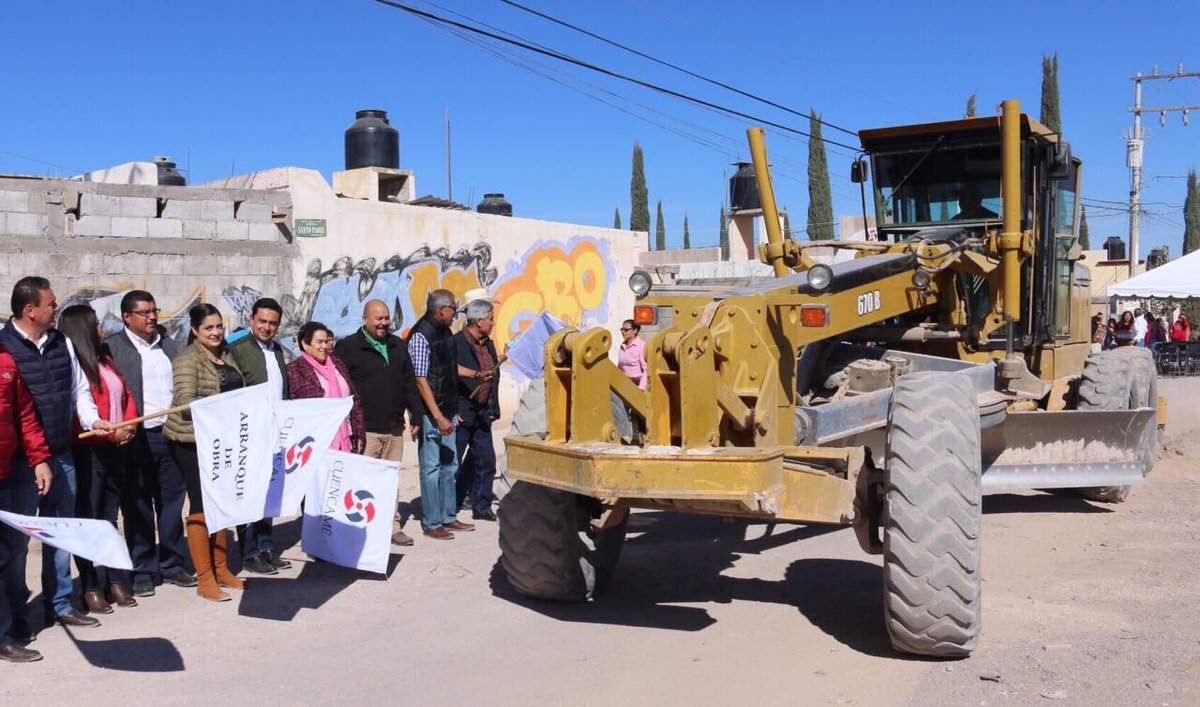 AlyGamboa's tweet photo. Arranque de obra de pavimentación en el fraccionamiento Juan Pablo II, con una inversión total de 4 MDP @ismael_3gm recursos gestionados por @otnielgarcia y una servidora https://t.co/qT5FlMzIdR