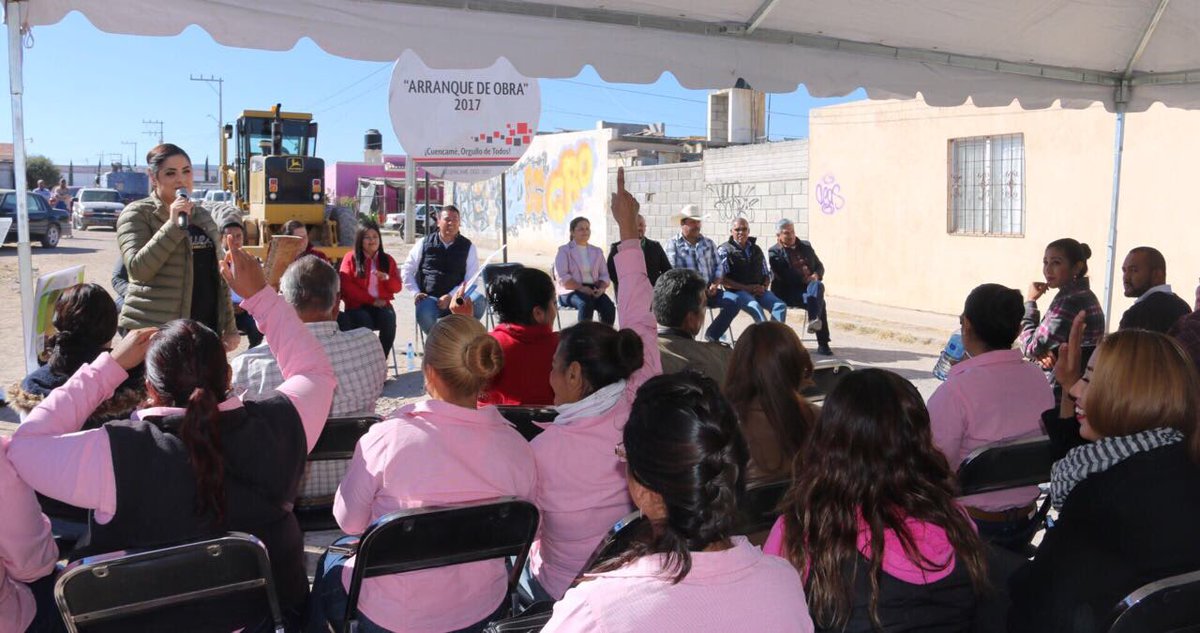 AlyGamboa's tweet photo. Arranque de obra de pavimentación en el fraccionamiento Juan Pablo II, con una inversión total de 4 MDP @ismael_3gm recursos gestionados por @otnielgarcia y una servidora https://t.co/qT5FlMzIdR