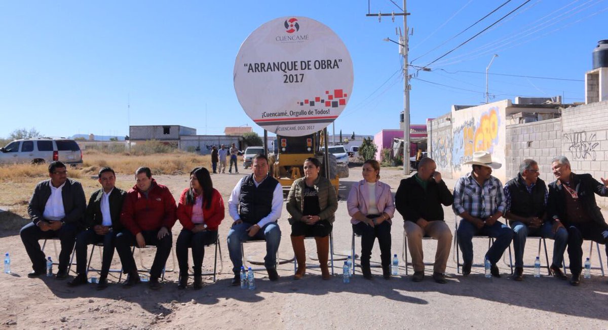 AlyGamboa's tweet photo. Arranque de obra de pavimentación en el fraccionamiento Juan Pablo II, con una inversión total de 4 MDP @ismael_3gm recursos gestionados por @otnielgarcia y una servidora https://t.co/qT5FlMzIdR