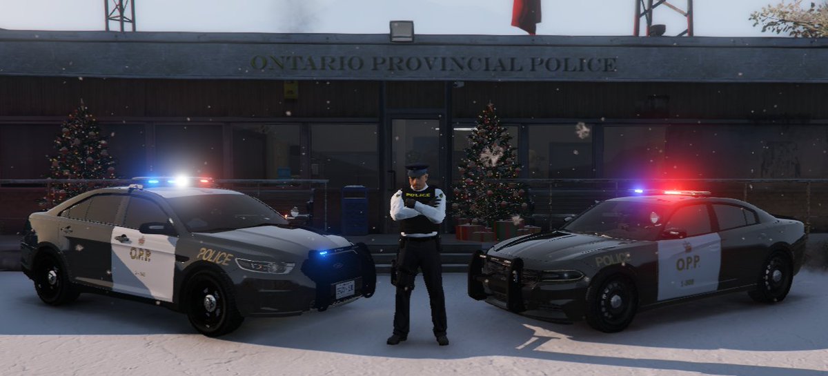RGCBlackhawk's tweet photo. Its December! Christmas is around the corner! Finish out 2017 with the Ontario Provincial Police! Become a Constable in General Enforcement, Highway Safety, or Investigations &amp; Organised Crime. Apply today! https://t.co/8tUTgE3q4K