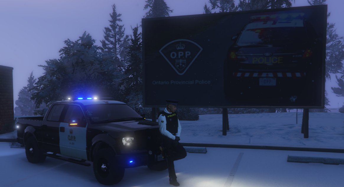 RGCBlackhawk's tweet photo. Its December! Christmas is around the corner! Finish out 2017 with the Ontario Provincial Police! Become a Constable in General Enforcement, Highway Safety, or Investigations &amp; Organised Crime. Apply today! https://t.co/8tUTgE3q4K