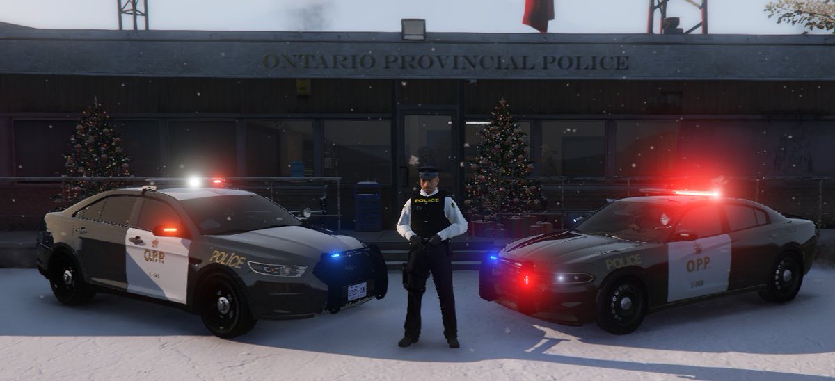 RGCBlackhawk's tweet photo. Its December! Christmas is around the corner! Finish out 2017 with the Ontario Provincial Police! Become a Constable in General Enforcement, Highway Safety, or Investigations &amp; Organised Crime. Apply today! https://t.co/8tUTgE3q4K