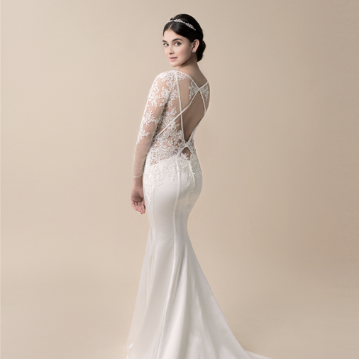 stylemepretty's tweet photo. The colder weather has us cozying up on the daily, and that means in the wedding dress department, as well. Check out 15 of our fave sleeved beauties for your upcoming winter nuptials! #sponsored https://t.co/qDVdNI51R1 Dress: @MoonlightBridal https://t.co/RXkNBT24uC