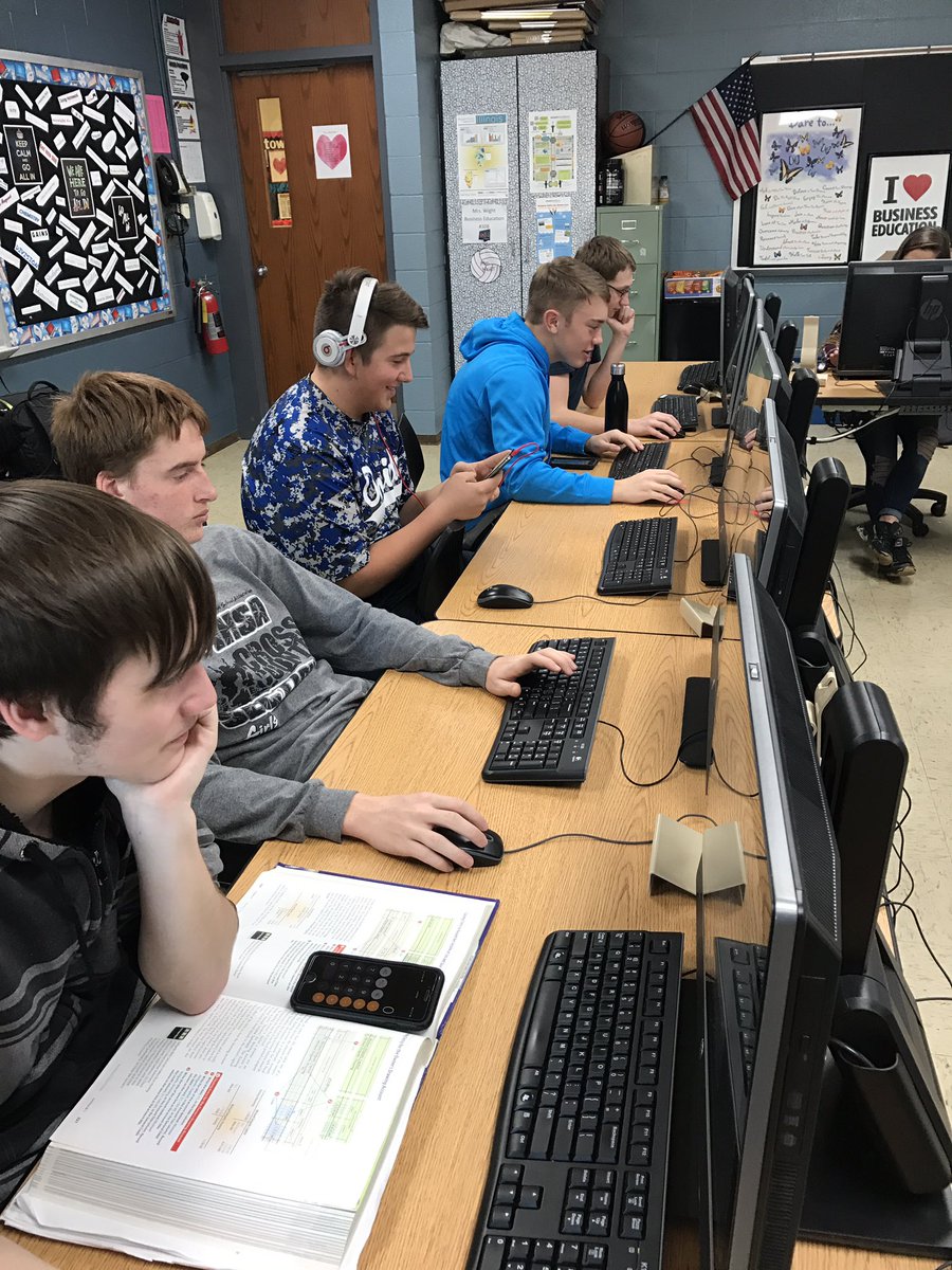 KathyWight1's tweet photo. I love it when it's 2:57pm Friday afternoon and my Accounting students @BilltownBombers are still rocking #closingentries!#WeAreBilltown https://t.co/gcfI08JmXC
