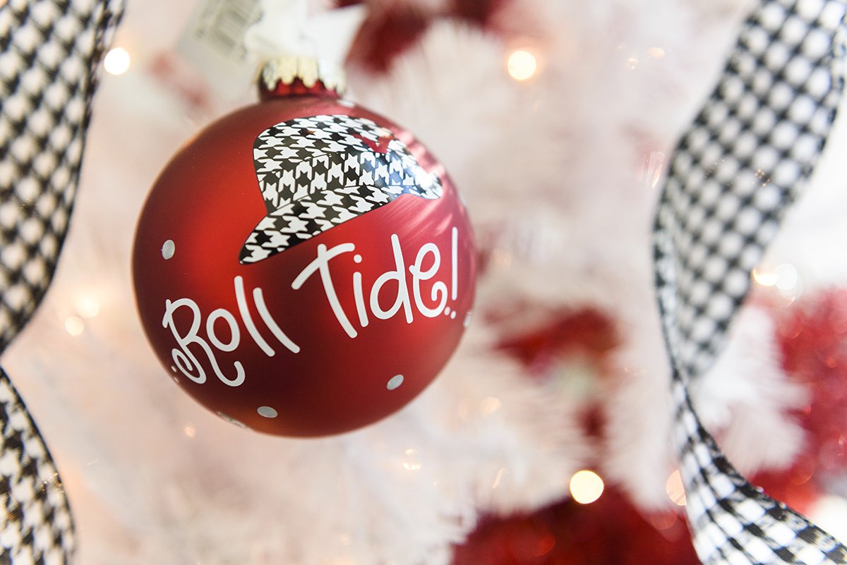 UofAlabama's tweet photo. It's almost that time of year...! Holiday happenings for the #Tuscaloosa community + our #UA family → https://t.co/d9bu09ZxzT https://t.co/GvJrqQB8ID