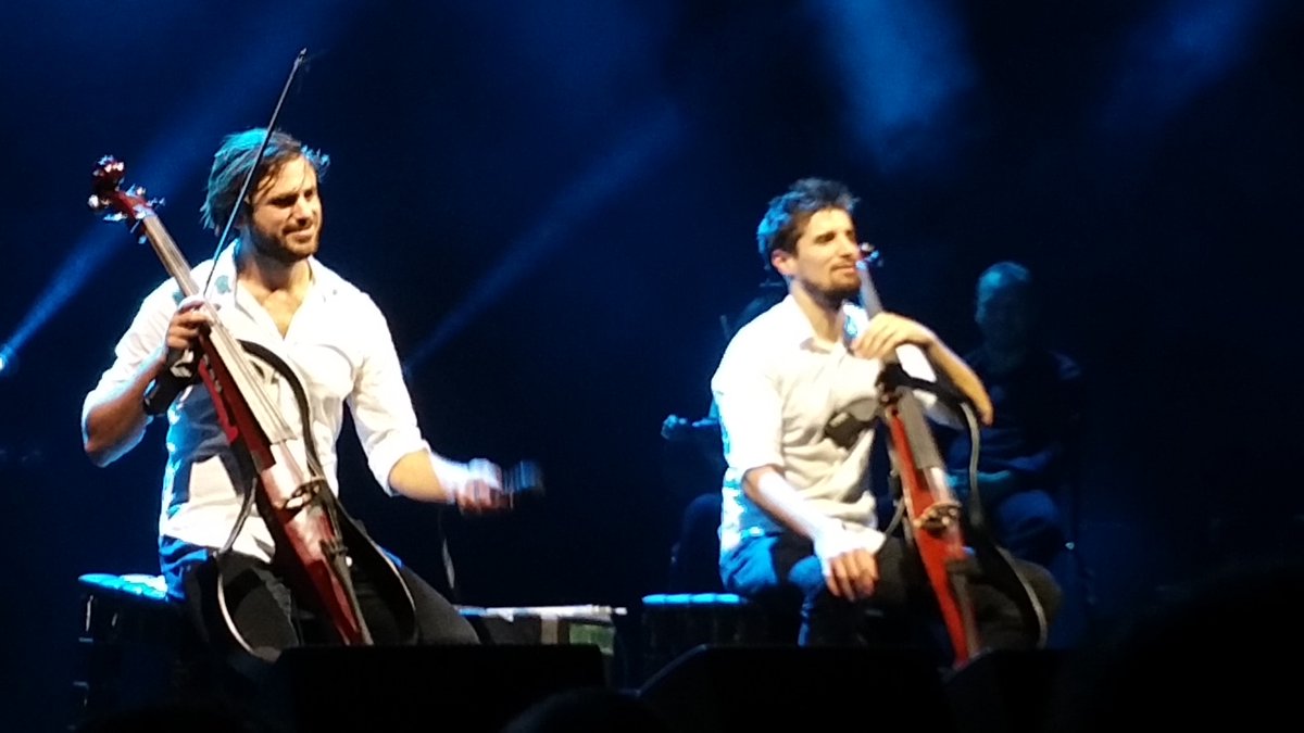ZweiCellos's tweet photo. Thank you for the great show in Cologne!! It was manifique! @hausercello @lukasulic @DusanKranjc https://t.co/7oH9sNv3Zt