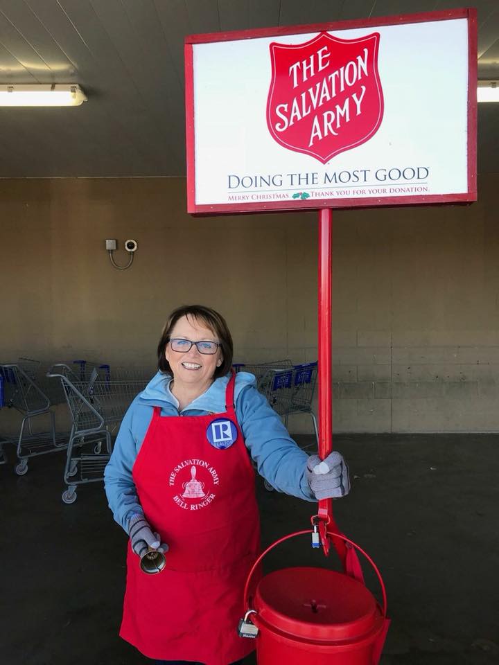 WoodsBrosRealty's tweet photo. Thank you so much Pat Schmit, Bethany Guzinski, and Julie Wasem for being a part of REALTOR RING DAY 2017! What a great way to kick off the holiday season! #realtorringday #salvationarmy #givingback https://t.co/UEo05cOqRg