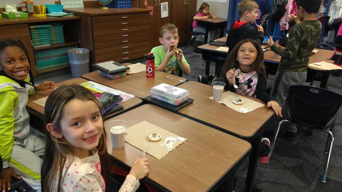 Jones2ndgrade's tweet photo. Cookie party for our December Success Maker reward!!! 🍪😋 #OGPride #Tusd202Strong https://t.co/2zJAO2M4Yr