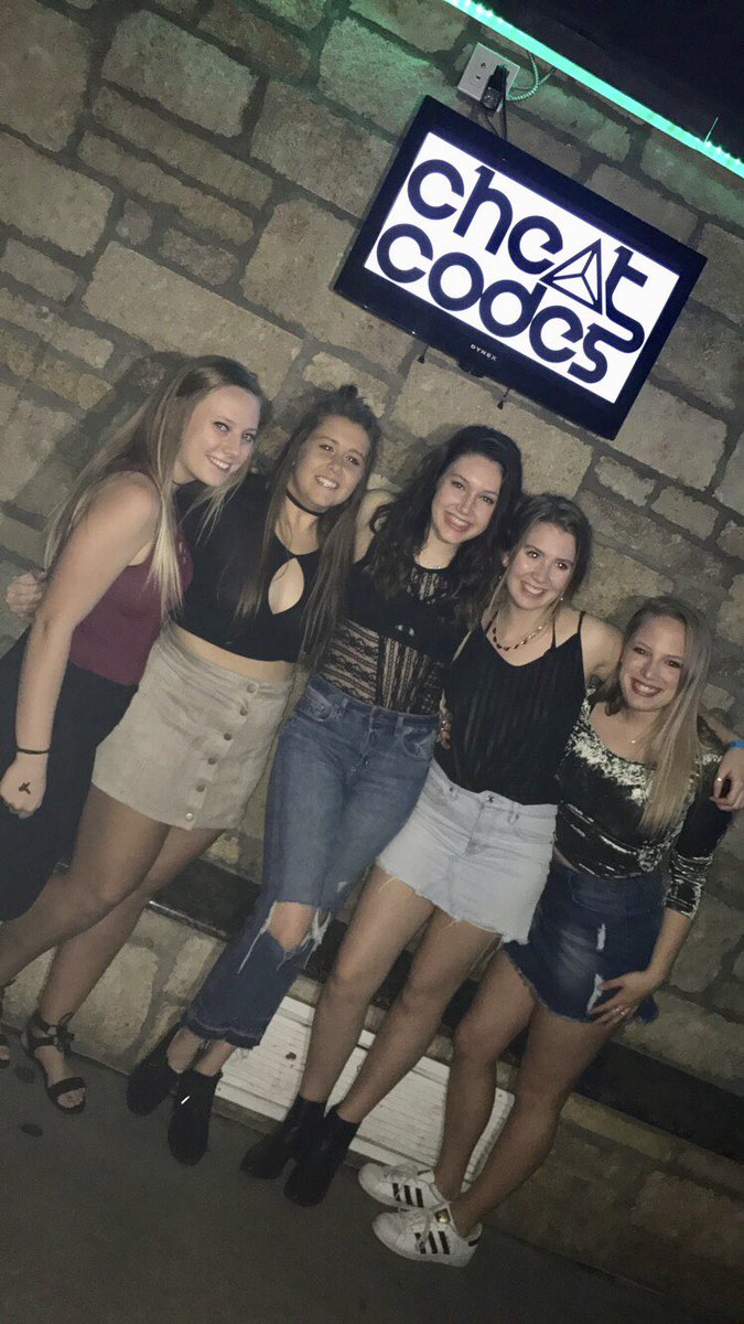 Hannahhdaug's tweet photo. 5 ⭐️ friends
5 ⭐️ family
5 ⭐️ chapter
#buppc #FiveStarFriday https://t.co/l4LRg4rers