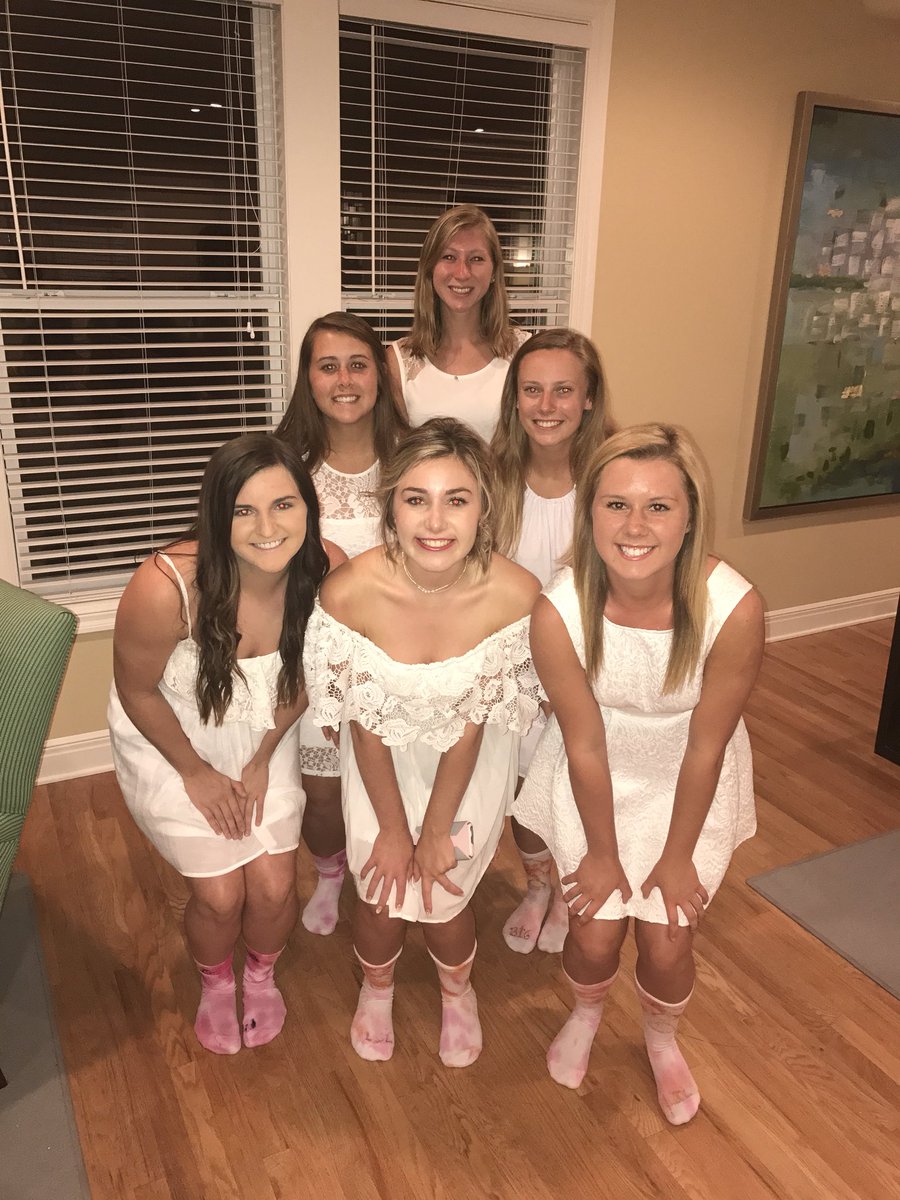 Hannahhdaug's tweet photo. 5 ⭐️ friends
5 ⭐️ family
5 ⭐️ chapter
#buppc #FiveStarFriday https://t.co/l4LRg4rers