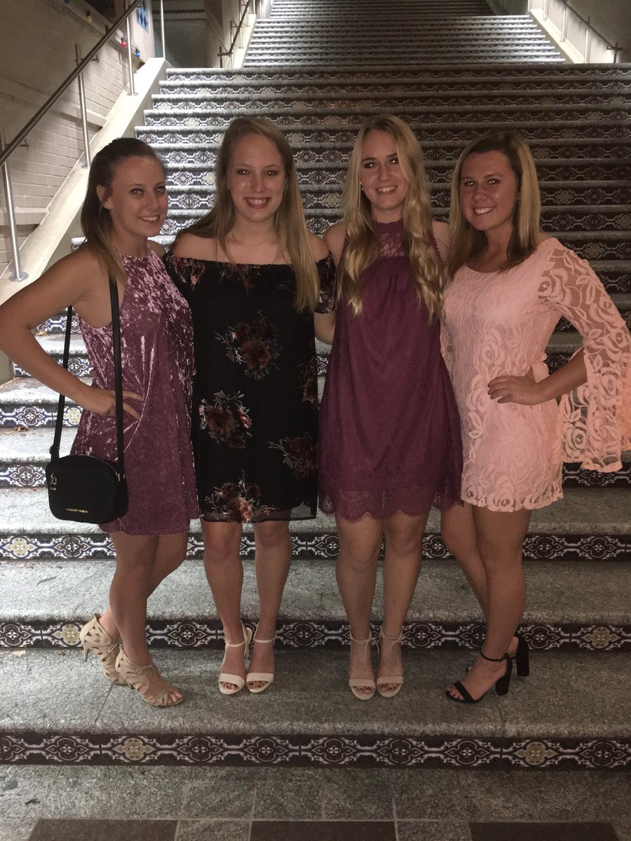 Hannahhdaug's tweet photo. 5 ⭐️ friends
5 ⭐️ family
5 ⭐️ chapter
#buppc #FiveStarFriday https://t.co/l4LRg4rers