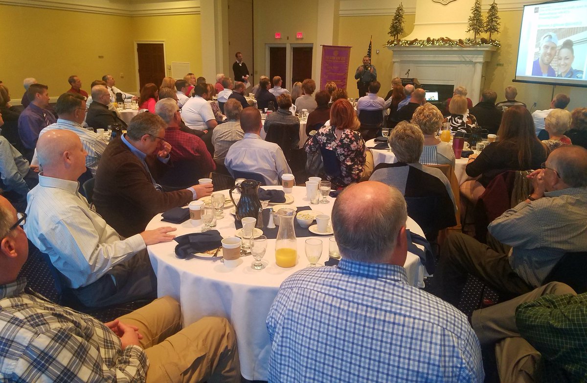 jimr0426's tweet photo. @TrooperBenKHP keeping Topeka South Rotary entertained and informed! #TopekaSouthRotary  #ServiceAboveSelf https://t.co/vaDeGLWlkr