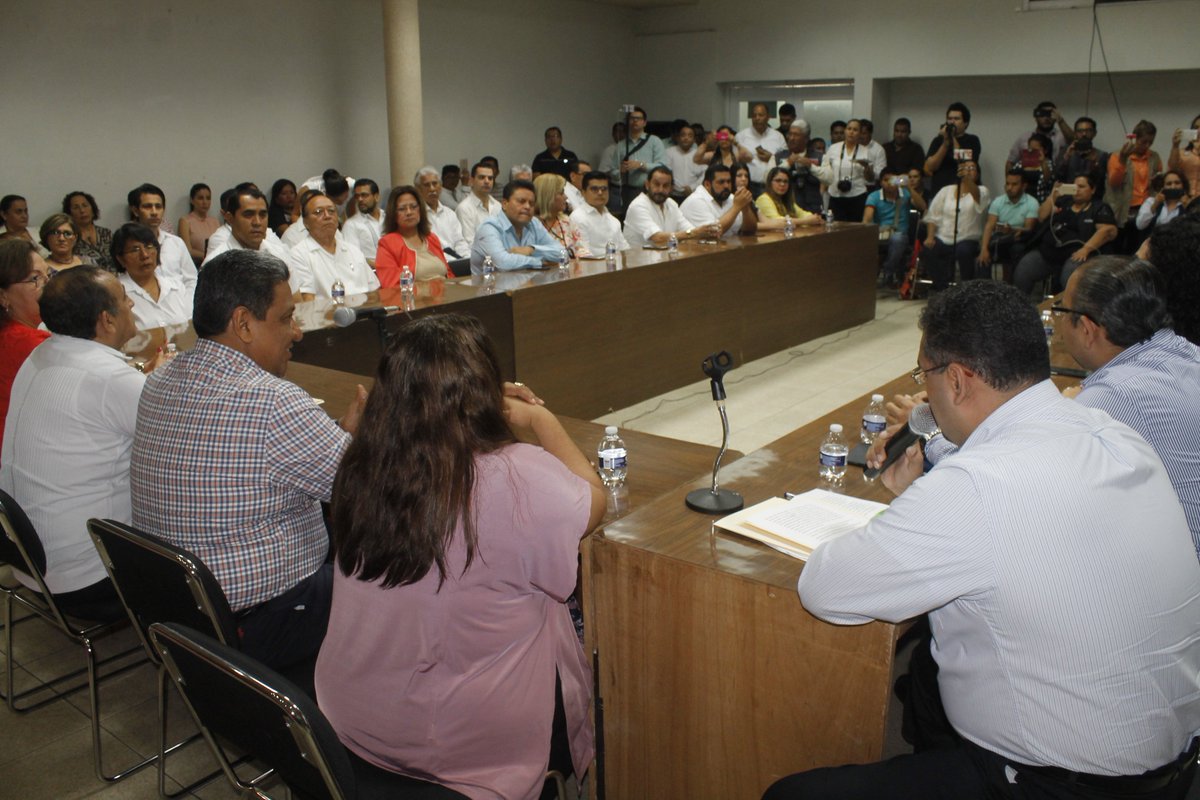 TodosSomosPR's tweet photo. #PozaRica Inició Entrega-Recepción #TodosSomosPozaRica https://t.co/Wy2g7zWICM https://t.co/gPPKpi8icB