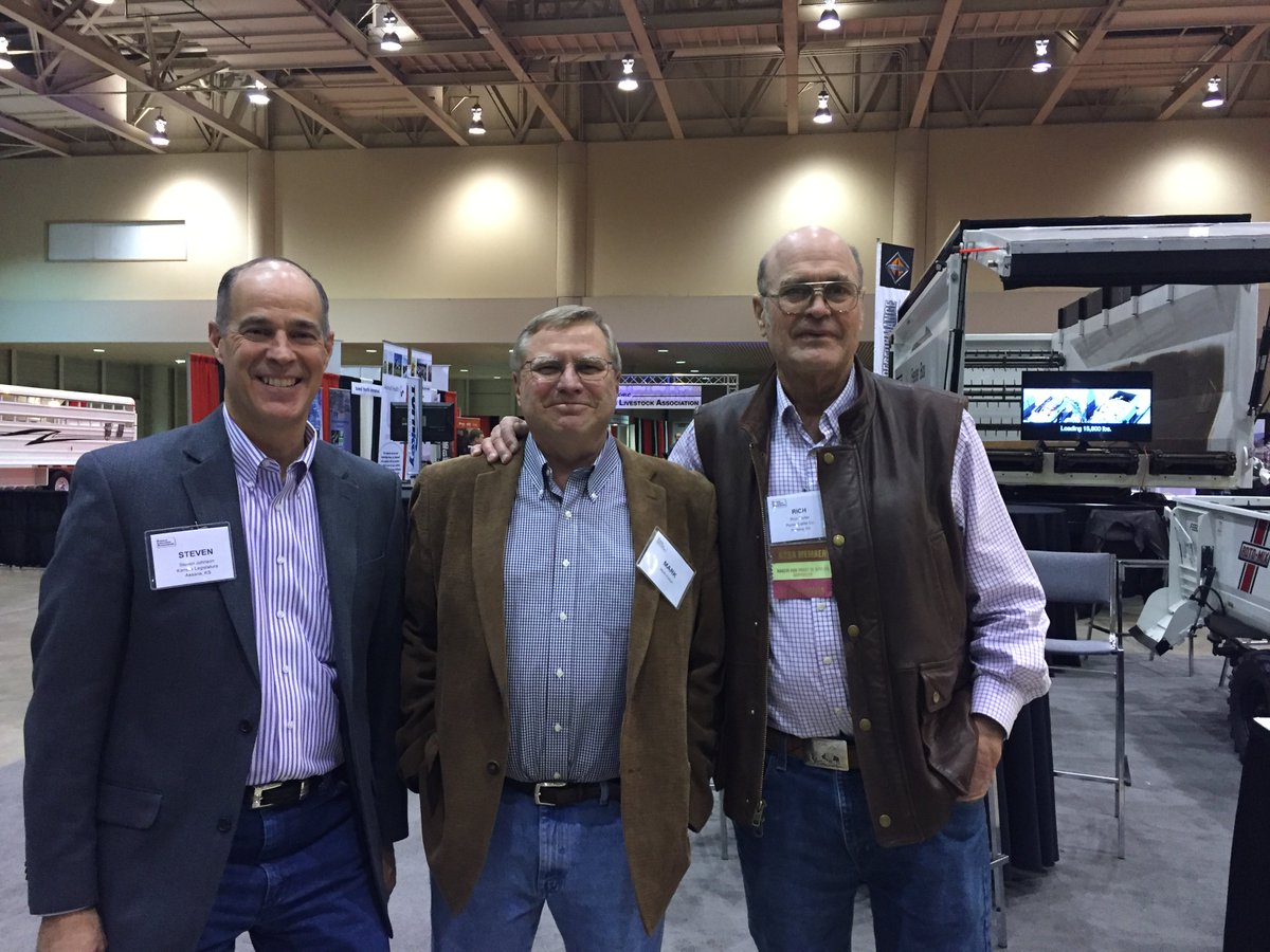 Great time last night at the Kansas Livestock Association Trade Show! Farmers and ranchers are the backbone of not only Kansas, but the world. <a href="/newsfromkla/">KansasLivestockAssn.</a> #ksleg