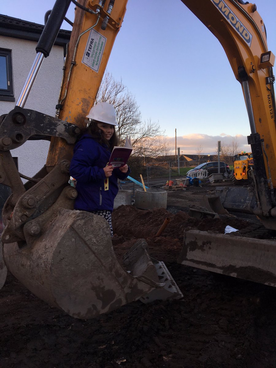 WBurghPrimary's tweet photo. Carly and Amy completing their #ExtremeReading challenge! Fantastic effort from the whole family! #BookWeekScot #WillybugsRead https://t.co/MsOOS0Ovp4