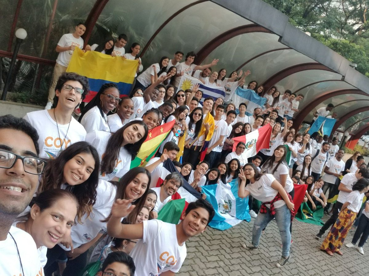 BezhTO's tweet photo. @JustinTrudeau Thank you for encouraging youth entrepreneurs in Canada and recognizing our achievements and initiatives. JA has given us the platform to take our business venture worldwide. Bézh will continue to share the stories of Indigenous communities. Miigwetch! #COY2017 @JACO_CP 🇨🇦 https://t.co/juoydS1Kkl