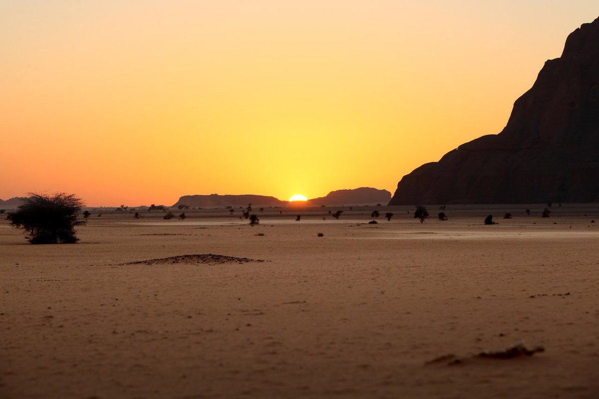 MariamIndou's tweet photo. #Tchad : magnifique coucher de soleil sur la chaîne de montagnes au sud de Fada./#Chad: beautiful sunset on the mountain range south of Fada. 📷 Photo Trek. 
Bonne soirée ! Good night ! https://t.co/S8n8NAIh1z