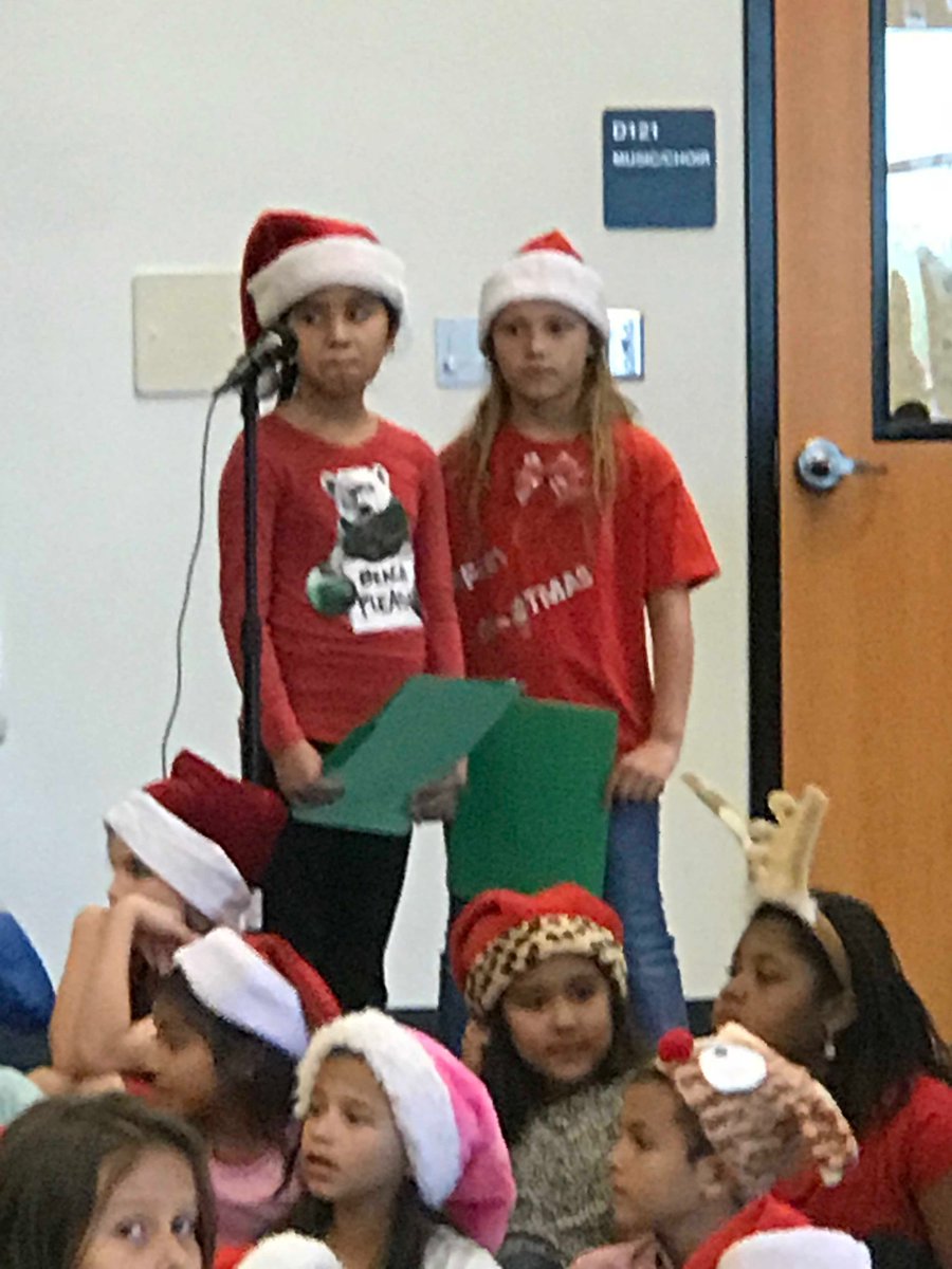 jacks3rdgrade's tweet photo. Spreading Christmas Cheer for all to hear! #ChristmasProgram2017 @ElemJacks 🎄🎅 https://t.co/kZY6qedw6J