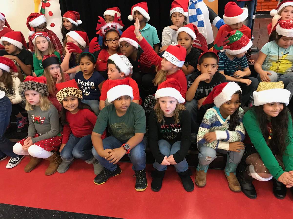 jacks3rdgrade's tweet photo. Keeping spirits bright during our Christmas play. Merry Christmas 2017! 🎅🎄🍬@ElemJacks https://t.co/HSUlIvwkTT
