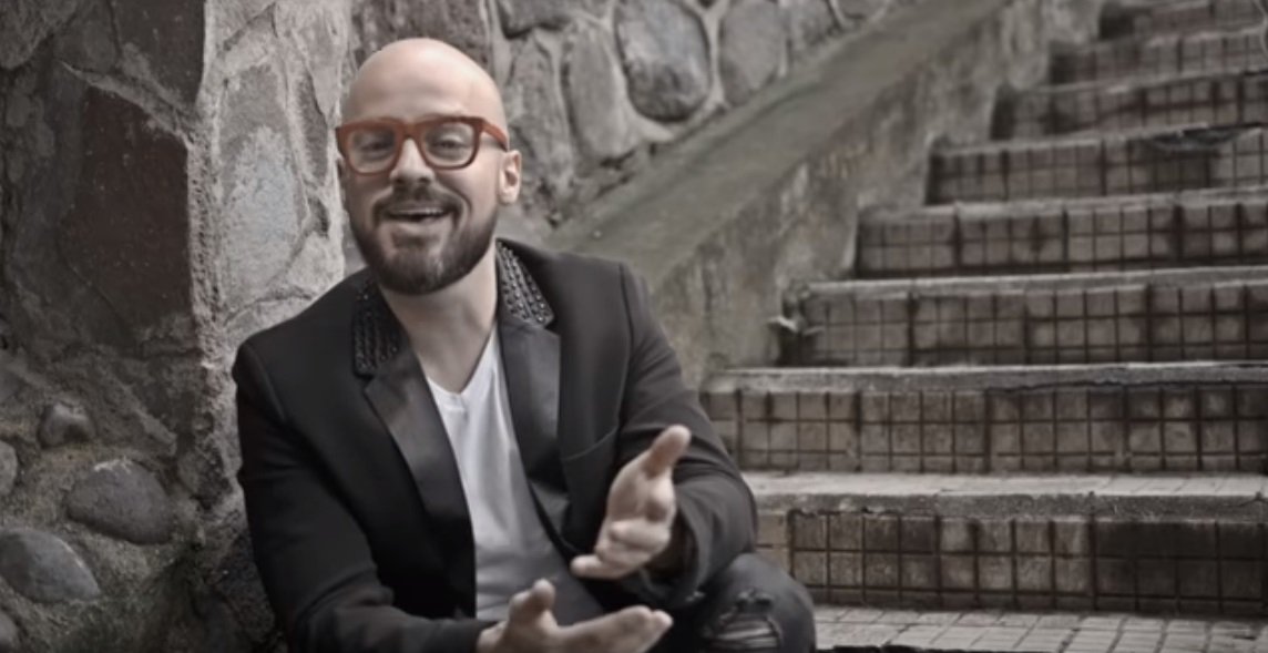 BoomOnLine_com's tweet photo. https://t.co/WxgNg4Qwic @jose_canas  viaja a Guatemala a grabar video con #AlvaroAguilar Y #MrFer Un disco une el talento de grandes músicos centroamericanos https://t.co/ip5T2NrC6k