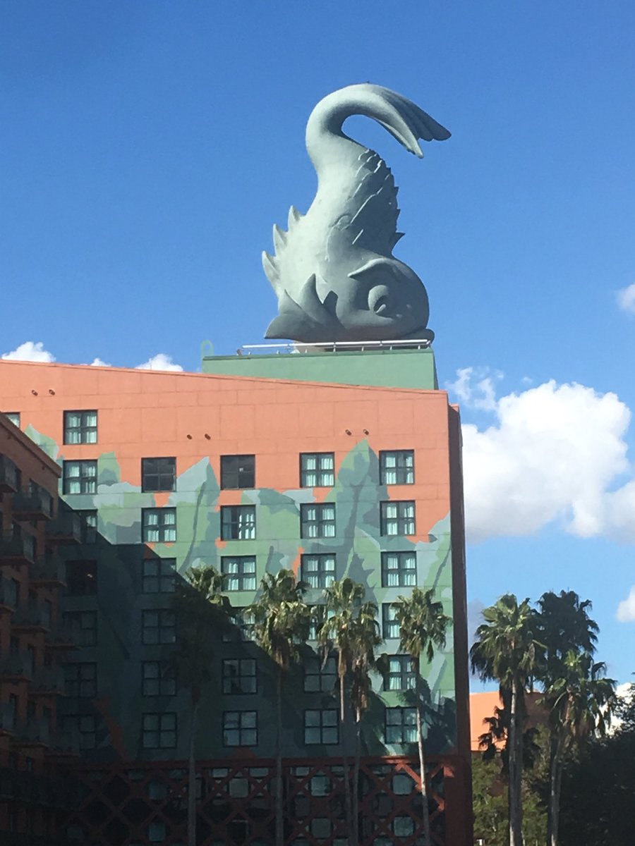 tylerpruett's tweet photo. Oh I gear the giant Swan is the Swan hotel and the giant Dol... what the hell is that thing? I guess Swan and Fat Ugly Dolphin Fish didn’t have the same ring. #FSATC2017 https://t.co/w39LjECI8e