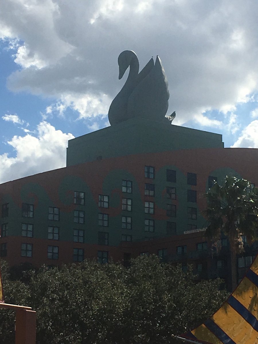 tylerpruett's tweet photo. Oh I gear the giant Swan is the Swan hotel and the giant Dol... what the hell is that thing? I guess Swan and Fat Ugly Dolphin Fish didn’t have the same ring. #FSATC2017 https://t.co/w39LjECI8e