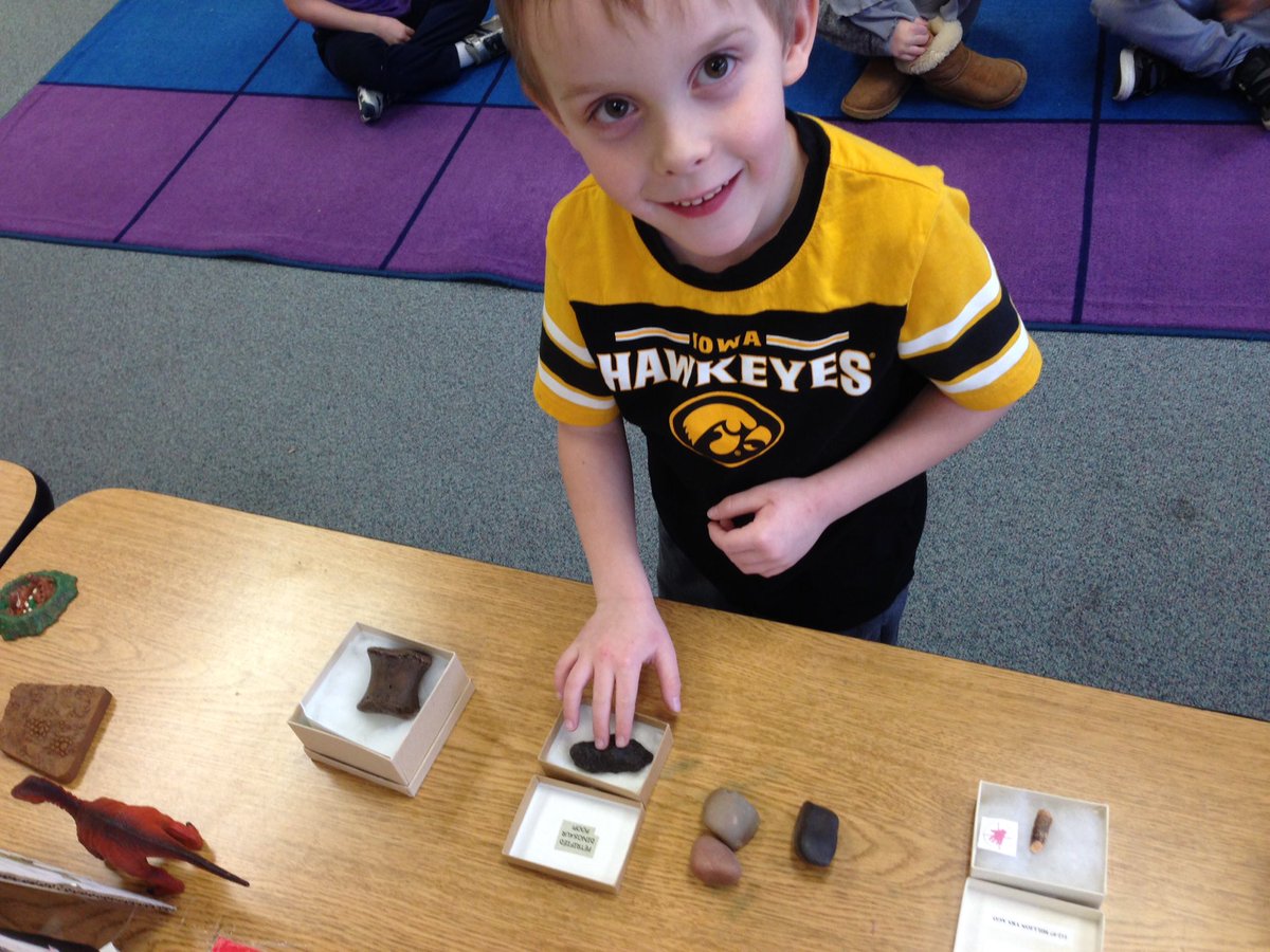 Dino week comes to an end :(
Not without touching real dinosaur fossils and poop! #teacherfriends <a href="/EPEaglesPV/">EPEaglesPV</a>