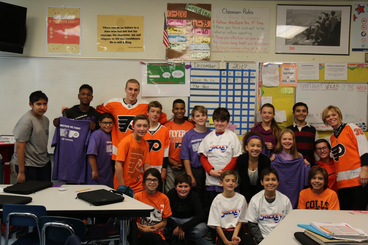NHLFlyers's tweet photo. Today @daleweise22 joined @FlyersCommunity at Collingswood Middle School for Future Goals Day! The kids learned hockey skills as well as how math and science can apply to the game of hockey. Thanks for having us! https://t.co/dsy56znc09