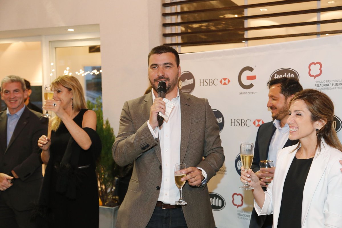 ConsejoRRPP's tweet photo. #CocktailPR 2017 - Algunas fotos de la apertura del cocktail de fin de año del Consejo. En breve compartiremos todas las fotos de cada momento del evento. https://t.co/QMcVpYOSHm
