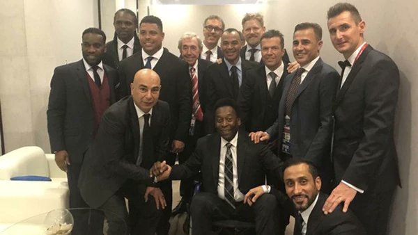 GaboRdzz's tweet photo. RT @complicefm: #Deportes: "Por qué Pelé apareció en silla de ruedas en el sorteo del Mundial 2018 https://t.co/Iym0Ilz56p" https://t.co/mJBnkJUvyy