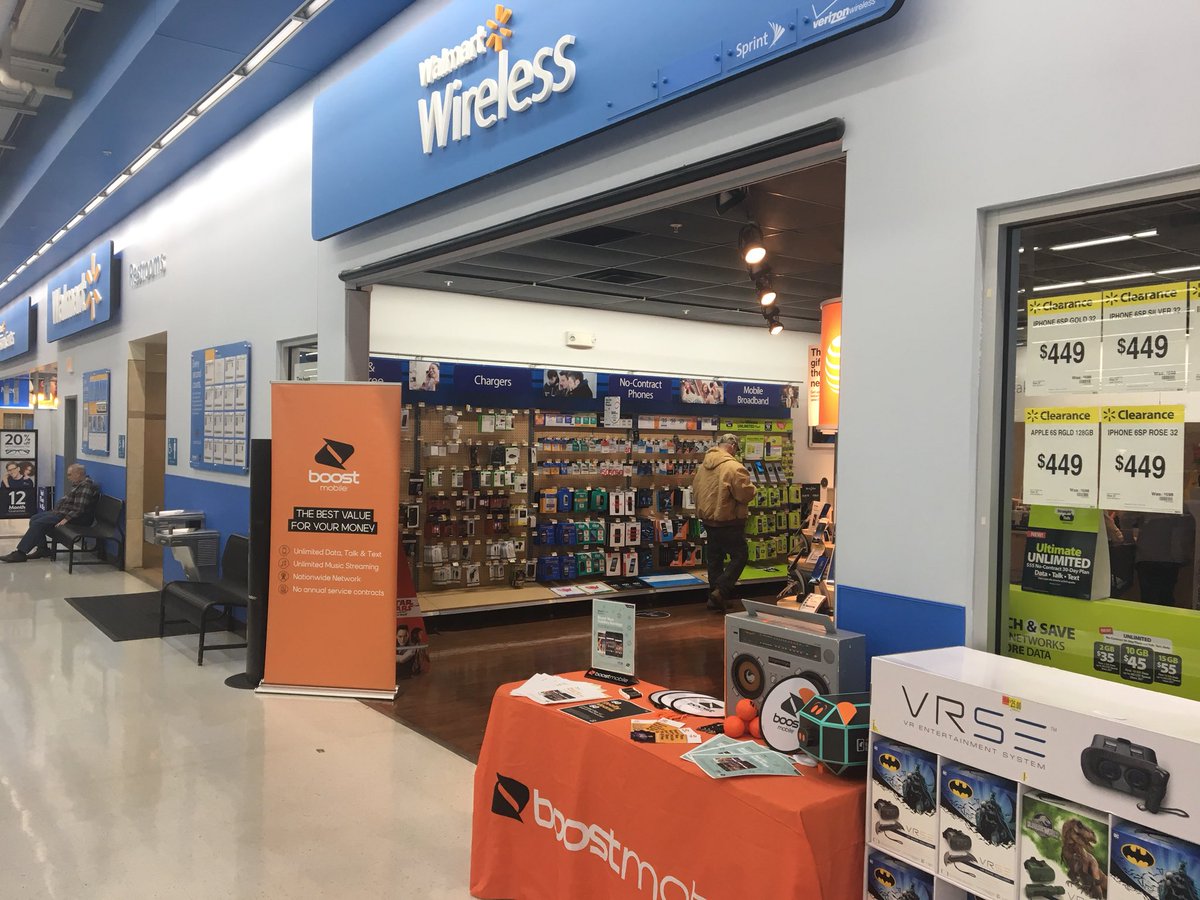 Adam__Craig's tweet photo. Boost Day!!! Front and center at Ofallon Walmart, stop by for a free month of service!!!! #LGBoostDay @TimMiller44 @DougjSprint https://t.co/4H0B3FNNCb