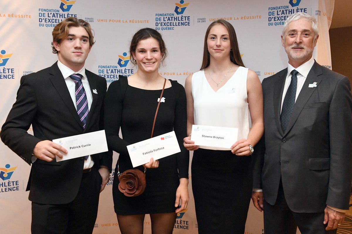 Bravo <a href="/shawnabrayton/">Shawna Brayton</a> (<a href="/TMRRugby/">TMR Rugby</a> <a href="/The_Stingers/">Concordia Stingers</a> ), à Fabiola Forteza (<a href="/rougeetor/">Rouge et Or</a> <a href="/CRQRugby/">CRQ - Club de Rugby de Québec</a> ) et à Patrick Currie (<a href="/BishopsGaiters/">#GaiterNation</a> )...récipiendaires d'une bourse @FAEQuebec ! Congrats!