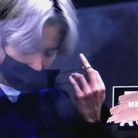 ohshmk's tweet photo. #NewProfilePic
#FORMNET
#EXO #FUCKKOFF https://t.co/c84XiO6Y3u