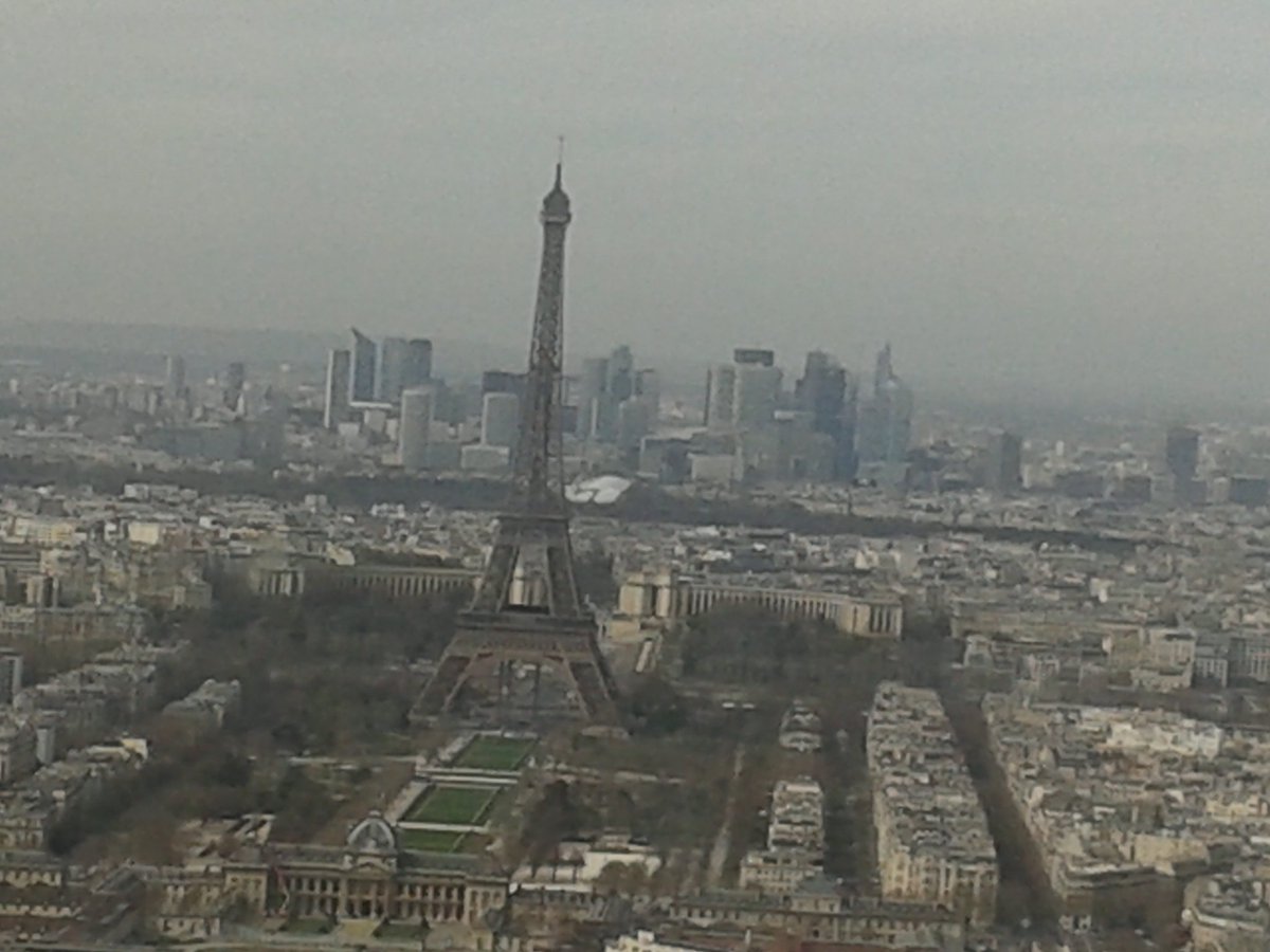 perlesetcie's tweet photo. Des trampolines sur la terrasse panoramique de la Tour Montparnasse
https://t.co/NNW4dK9Cxc
#topjumpparis #bestviewofparis #tourmontparnasse https://t.co/qeGkPYESFR