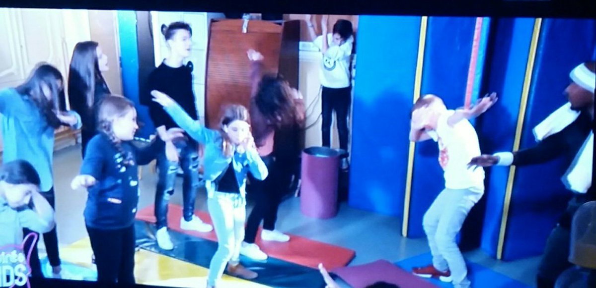 CeccatoMarion's tweet photo. @Sopranopsy4 prof de sport 😂😂

#EnfoiresKids #GenerationEnfoires https://t.co/K06d6eMaT3