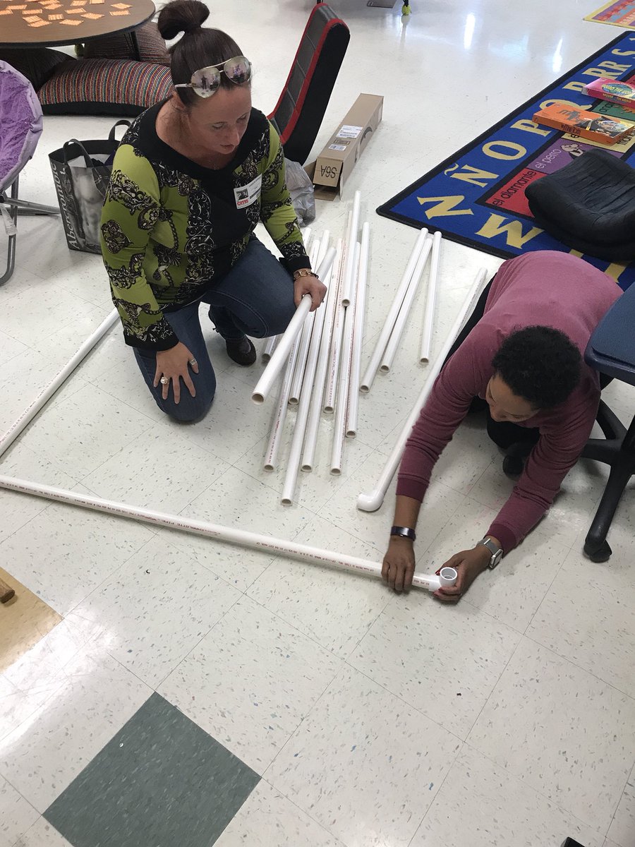 MrsSierraFlores's tweet photo. My super moms are at it again! This time they have created a Reading Palace for our class! #cmspl #daily5 #wesrocks #parentvolunteers https://t.co/8RePYBnWjE