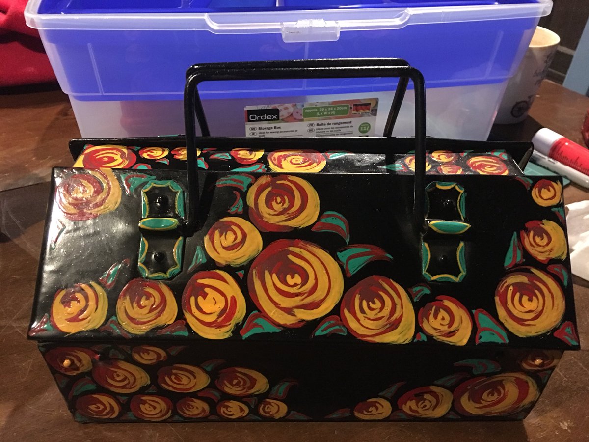 NavajoBirdsong's tweet photo. Repurposed an old tool box a few years back- another revamp n looking cool with all my #vintage #singer #sewingmachine #feet! Only my #buttonholer doesn’t fit- but much nicer than just a plastic storage box! Kinda #rosesandcastle #canalboat style #painting https://t.co/h2gbE0to8H