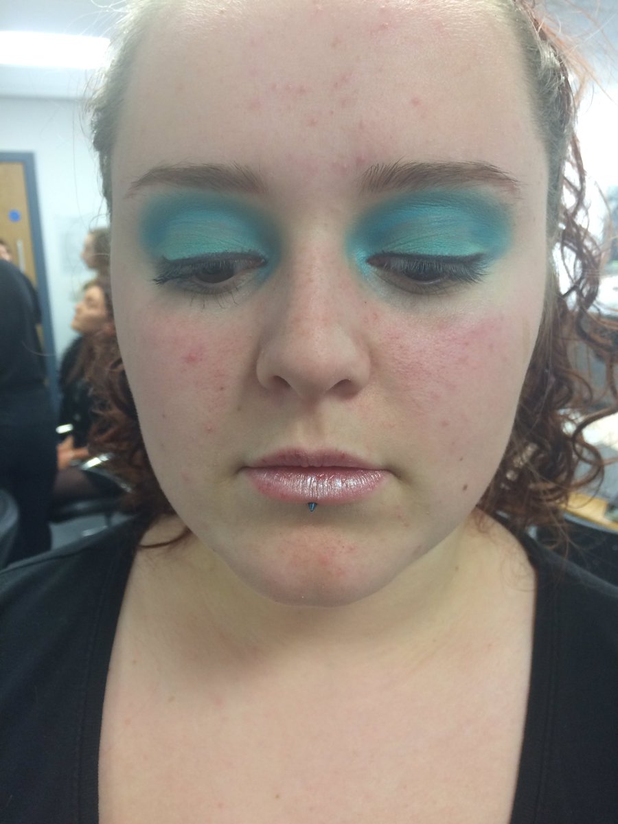 CFarrallMakeup's tweet photo. 1960s inspired makeup done on my model Charlotte using @MehronUK Cream Foundations, @NYXCosmetics_UK Eyebrow Kit &amp; Doll Eye Mascara, @bhcosmetics Eyeshadow, @KryolanUK Lip Rouge Mini Palette and Ben Nye eyeliner #1960s https://t.co/tTbpY8PMlQ
