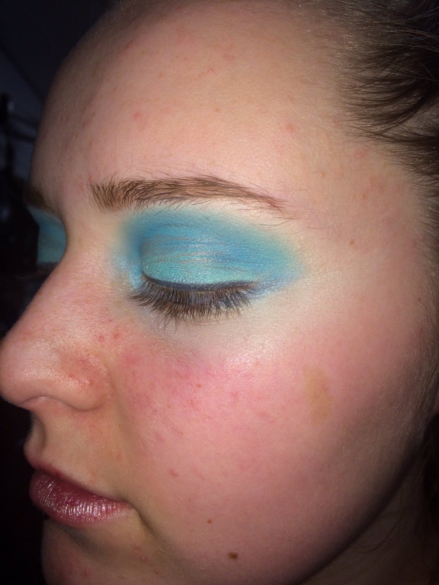 CFarrallMakeup's tweet photo. 1960s inspired makeup done on my model Charlotte using @MehronUK Cream Foundations, @NYXCosmetics_UK Eyebrow Kit &amp; Doll Eye Mascara, @bhcosmetics Eyeshadow, @KryolanUK Lip Rouge Mini Palette and Ben Nye eyeliner #1960s https://t.co/tTbpY8PMlQ