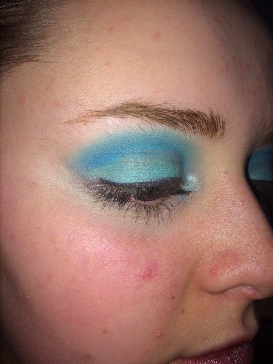 CFarrallMakeup's tweet photo. 1960s inspired makeup done on my model Charlotte using @MehronUK Cream Foundations, @NYXCosmetics_UK Eyebrow Kit &amp; Doll Eye Mascara, @bhcosmetics Eyeshadow, @KryolanUK Lip Rouge Mini Palette and Ben Nye eyeliner #1960s https://t.co/tTbpY8PMlQ