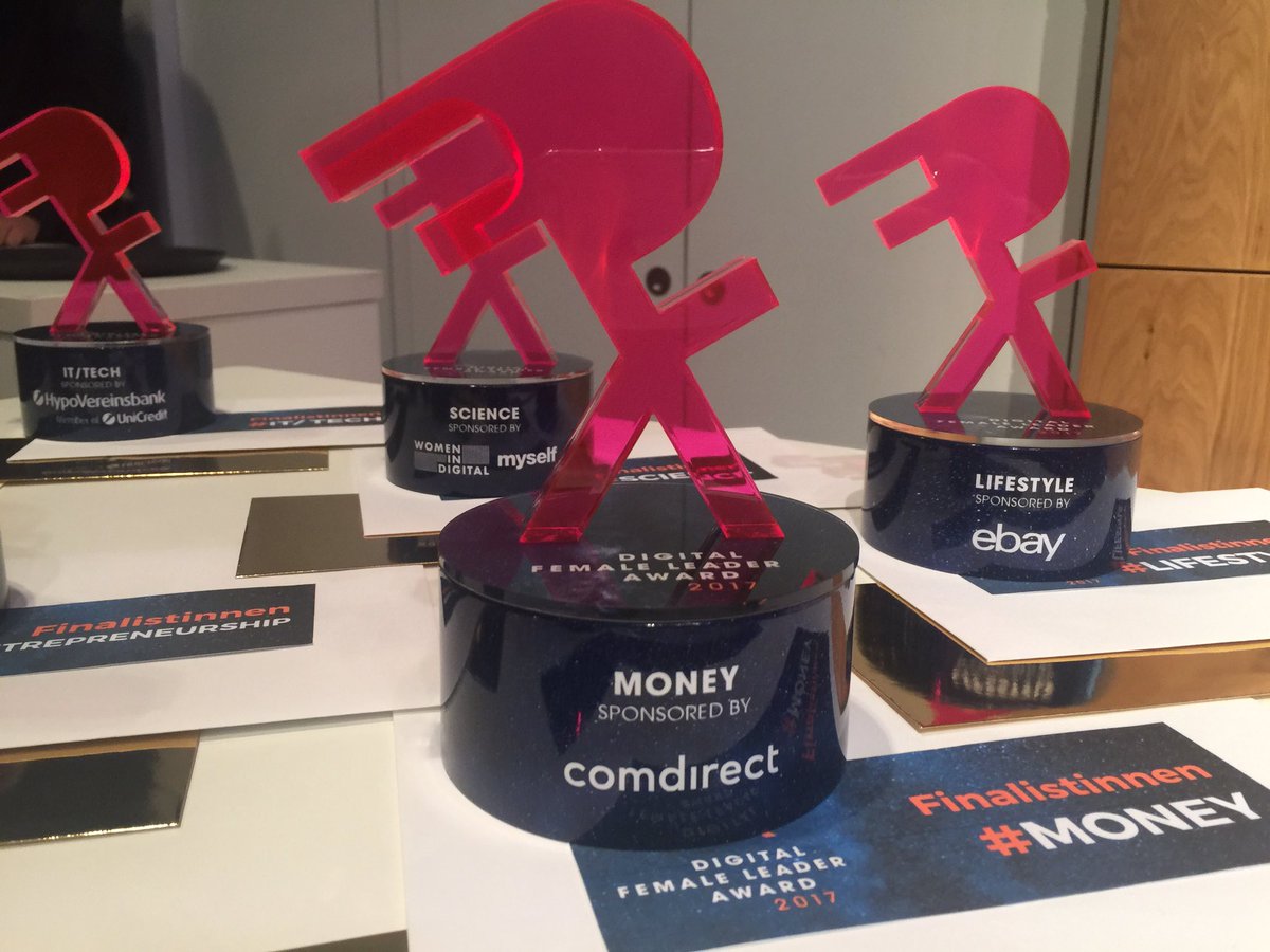 AnSiragusano's tweet photo. Great Evening - Happy to be part of it 😊#dfla #catchthestars #widi @Women_Digital @comdirect https://t.co/6oNvo5Bg4O